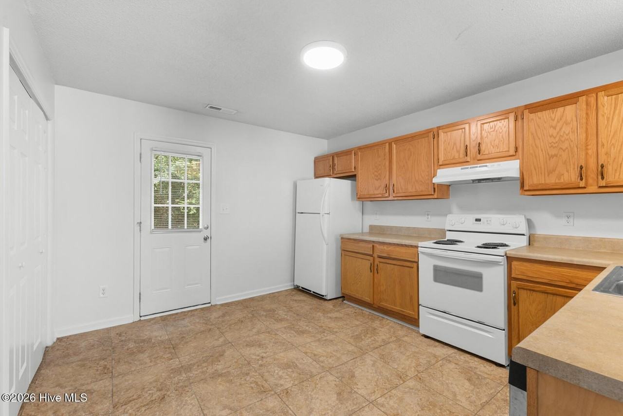 354 Bracken Pl - Photo 5 of 15