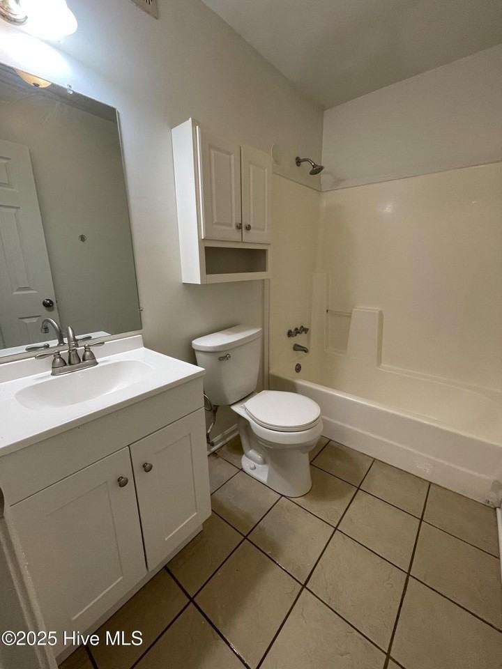 204 Cordell Cir - Photo 2 of 9