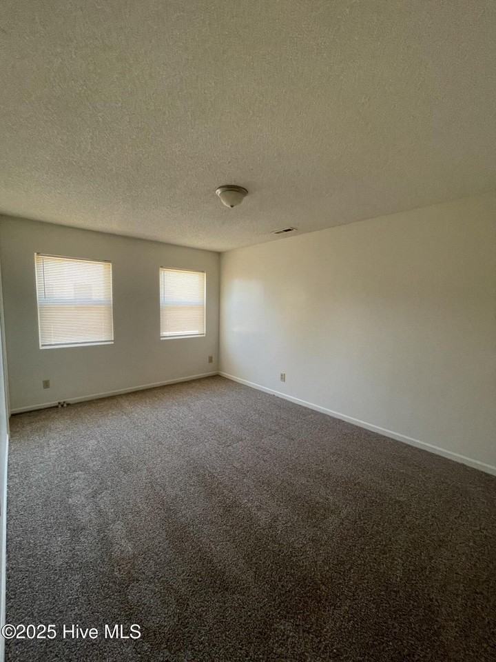 204 Cordell Cir - Photo 6 of 9