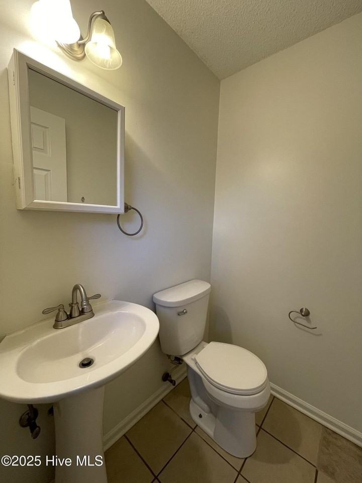 204 Cordell Cir - Photo 7 of 9