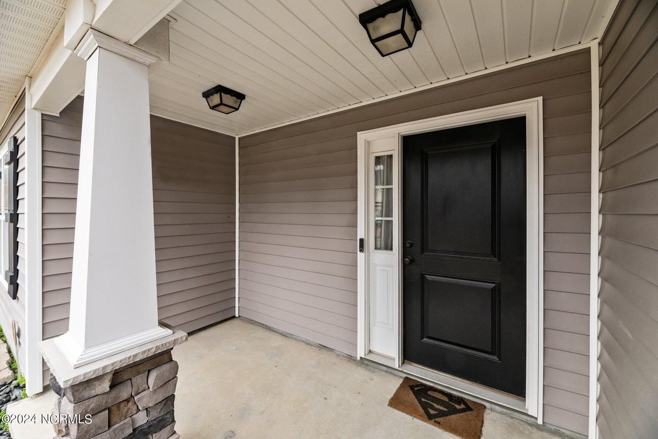 211 Lynden Ln - Photo 3 of 33