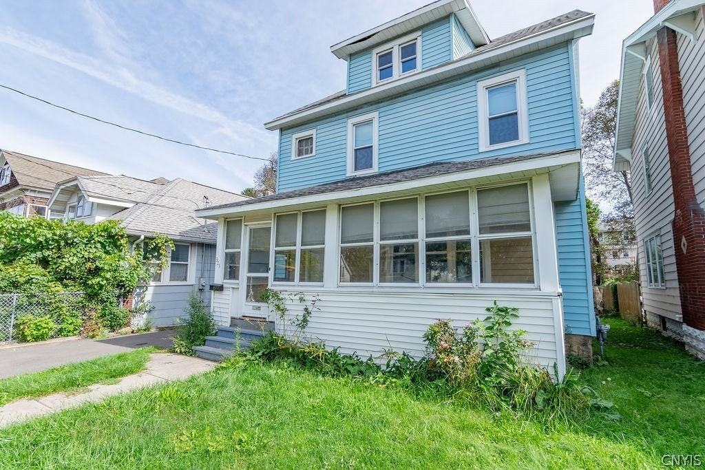 325 S Midler Ave - Photo 2 of 30