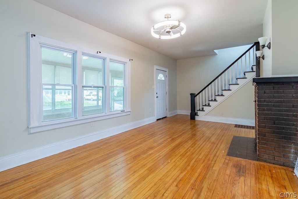 325 S Midler Ave - Photo 7 of 30