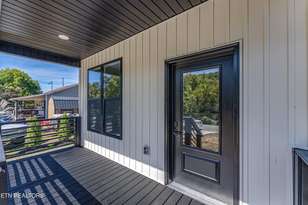 405 Forestal Dr - Photo 6 of 35