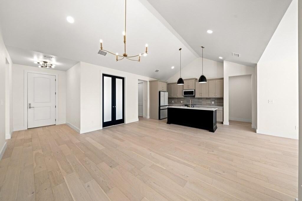 301 Bow Dr - Photo 4 of 23