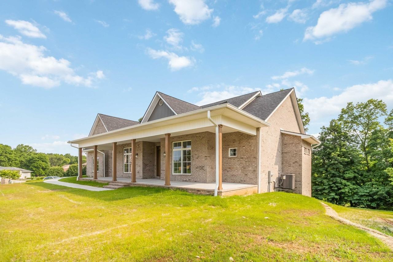 370 Splendor View Dr - Photo 2 of 50