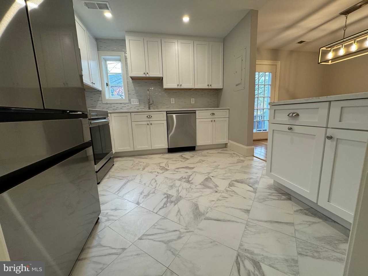 6669 Fairfax Rd - Photo 3 of 26
