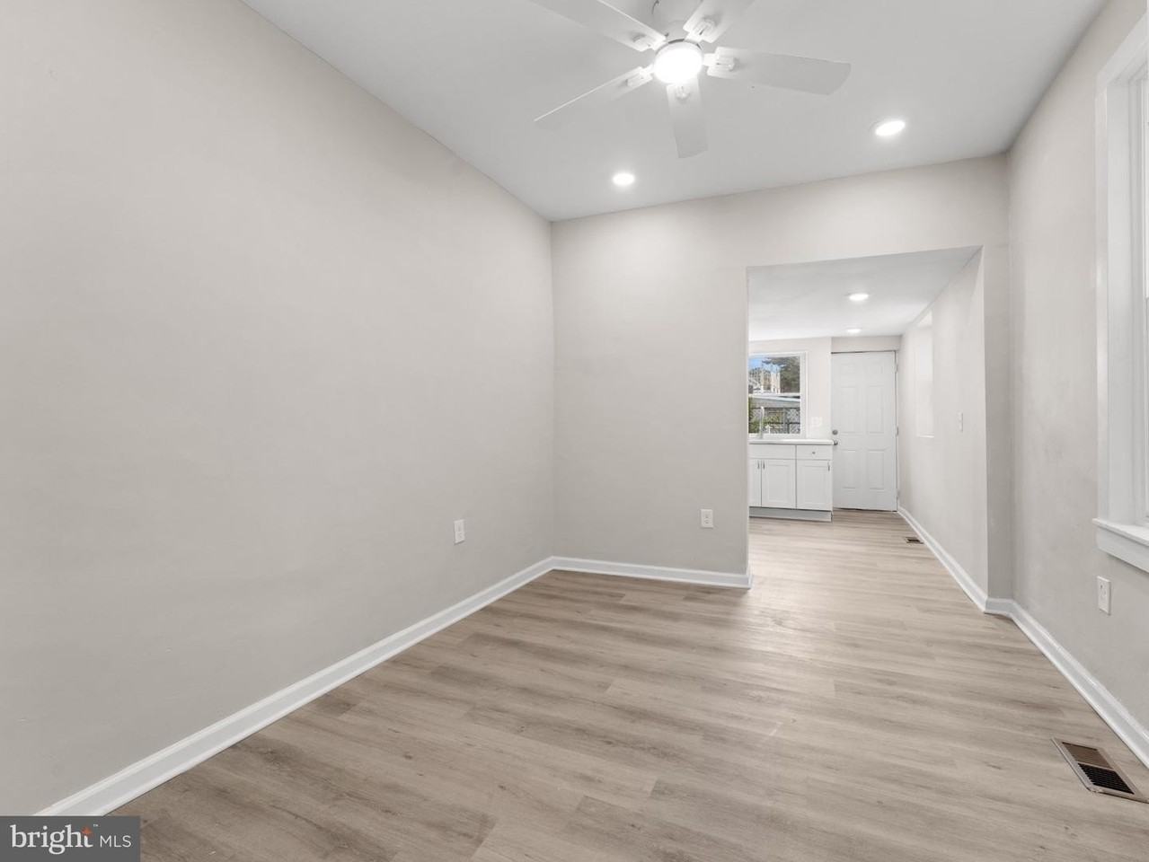 3010 Emerald St - Photo 6 of 25