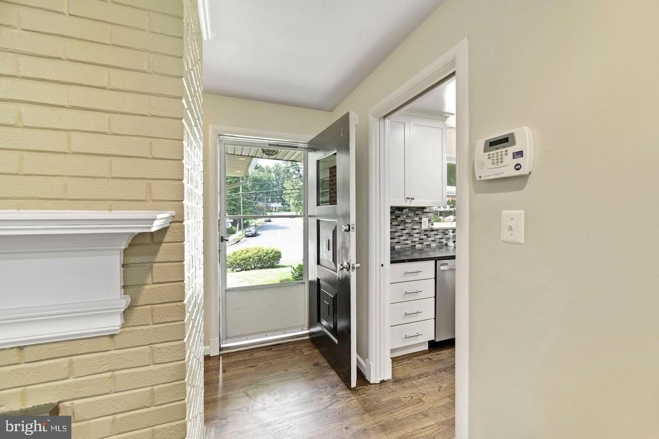 3613 N Kensington St - Photo 3 of 32
