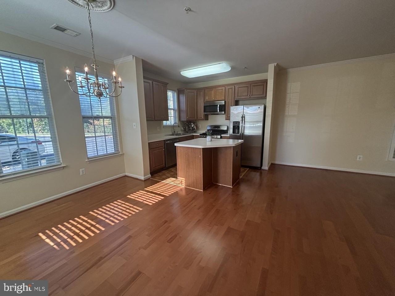21197 Mcfadden Sq - Photo 2 of 27