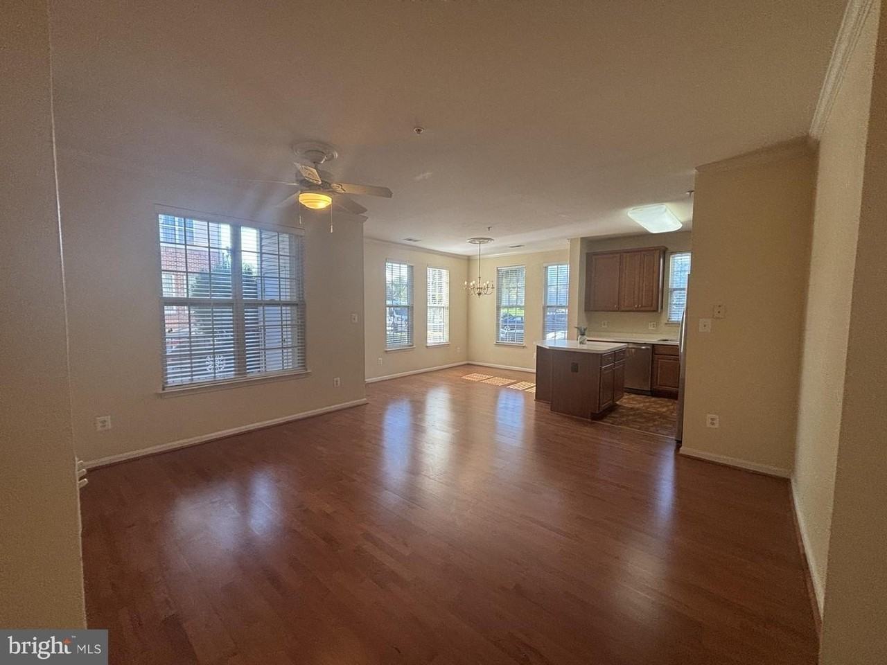 21197 Mcfadden Sq - Photo 4 of 27