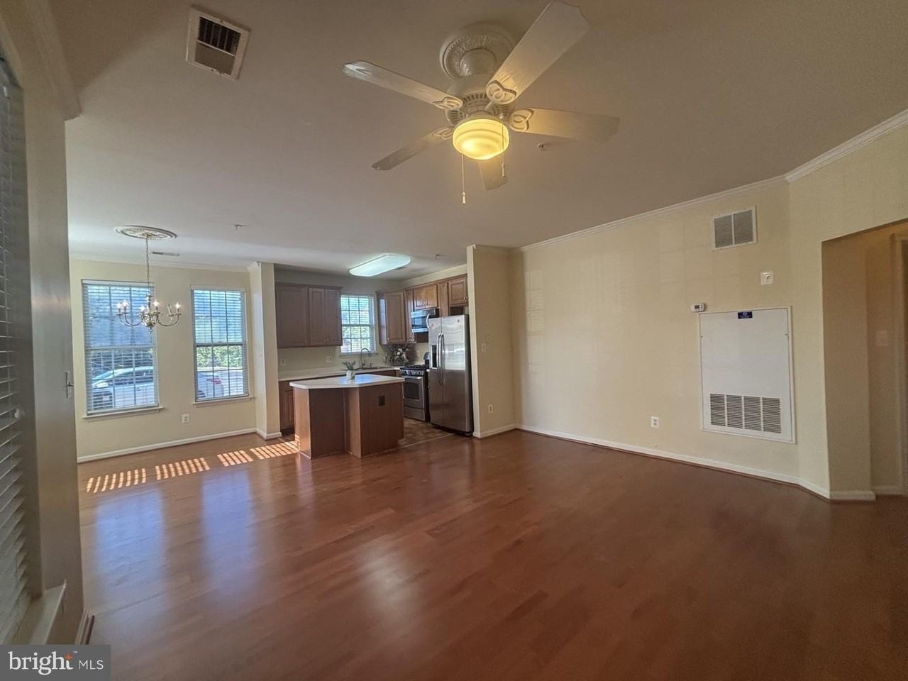 21197 Mcfadden Sq - Photo 5 of 27