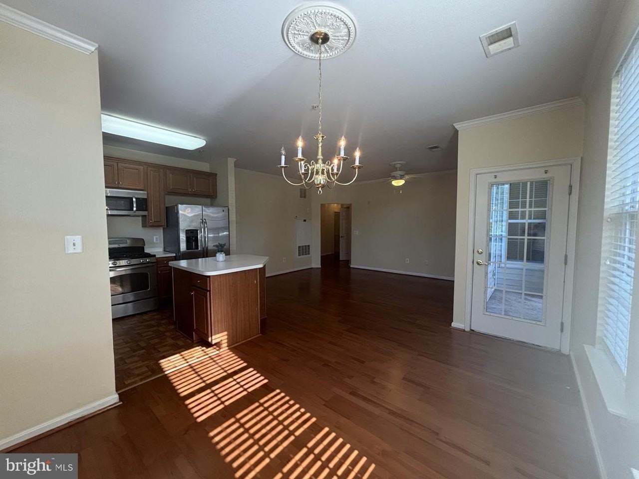 21197 Mcfadden Sq - Photo 6 of 27