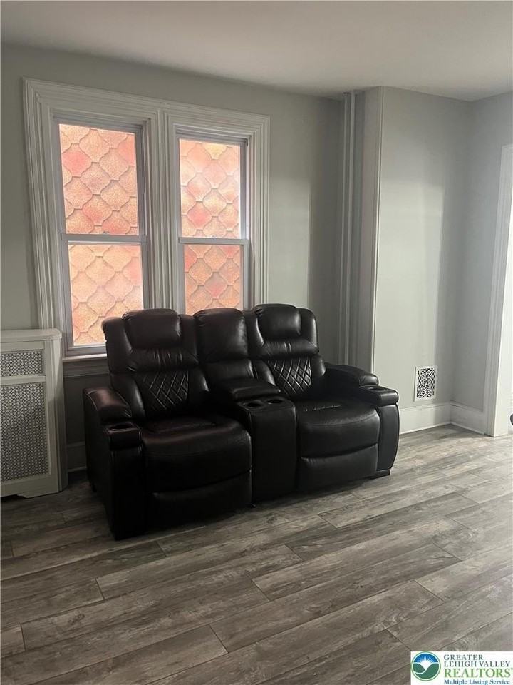 528 Centre St - Photo 6 of 28