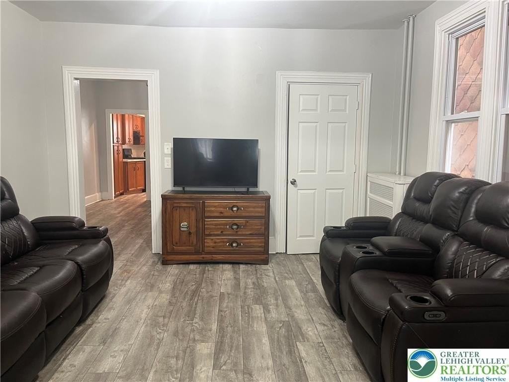 528 Centre St - Photo 7 of 28
