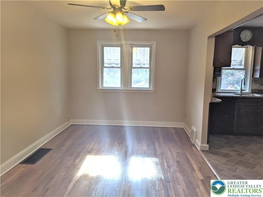 703 Spring St - Photo 5 of 17