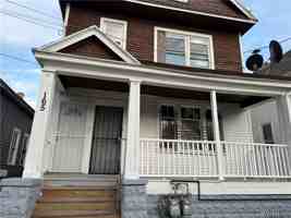 featured image of 165 Playter St