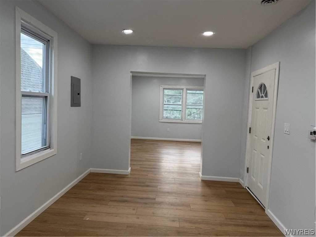 165 Playter St - Photo 3 of 14