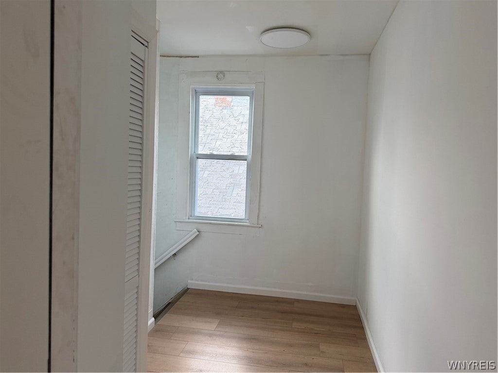 165 Playter St - Photo 4 of 14