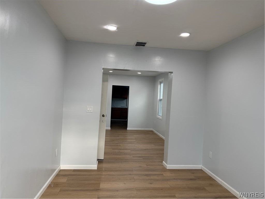 165 Playter St - Photo 5 of 14