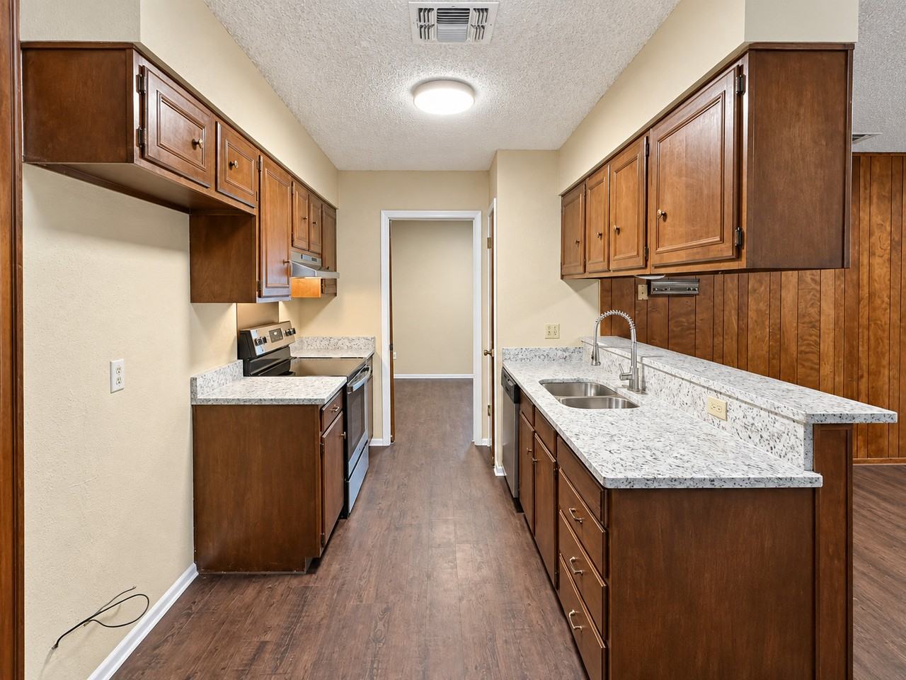 10811 Edgefield Dr - Photo 7 of 17