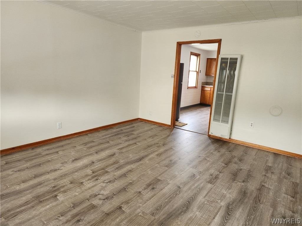 186 Center St - Photo 5 of 9