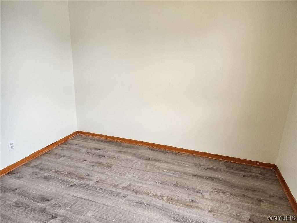 186 Center St - Photo 7 of 9