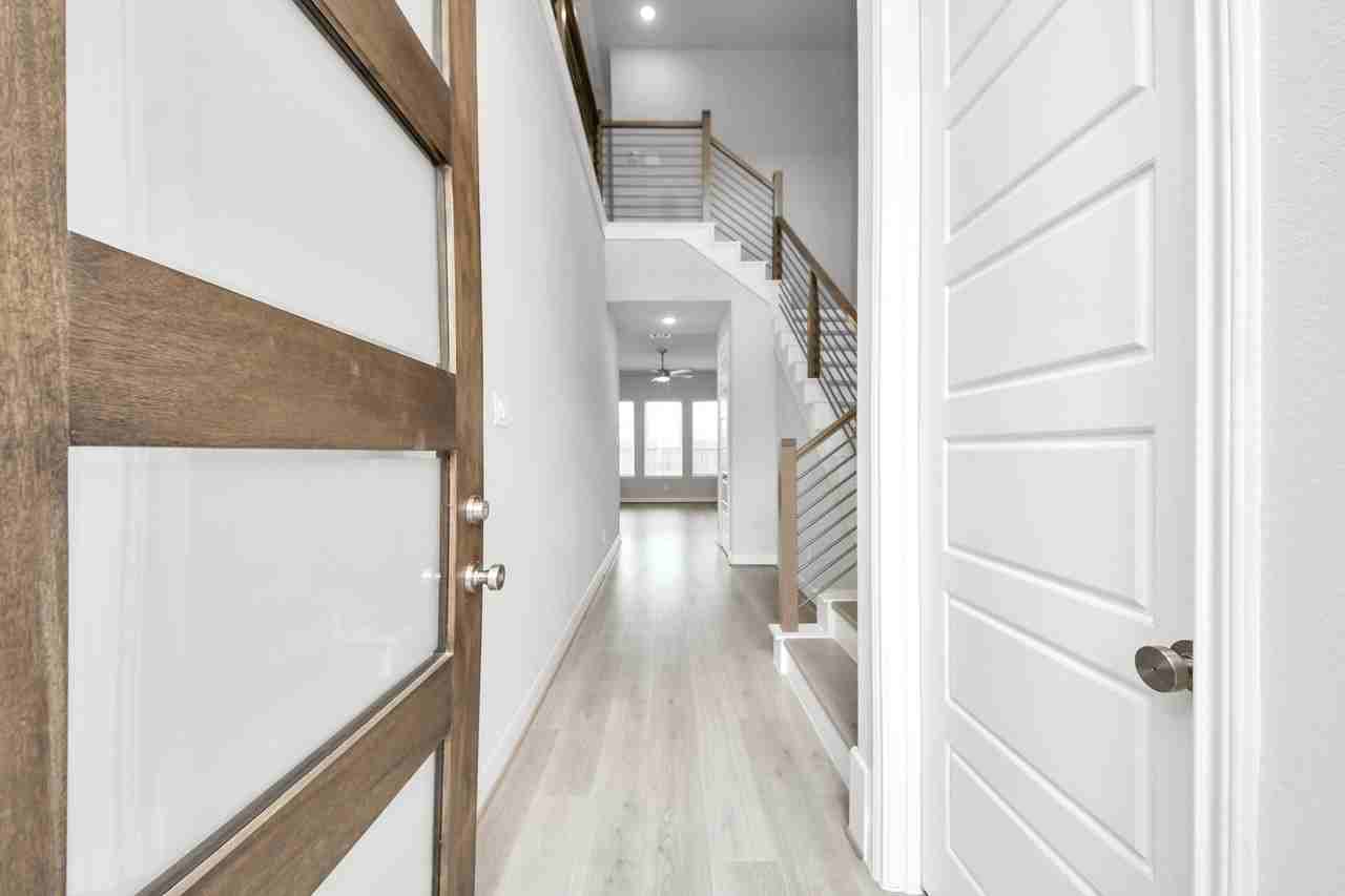8910 Covenant Pl - Photo 5 of 39