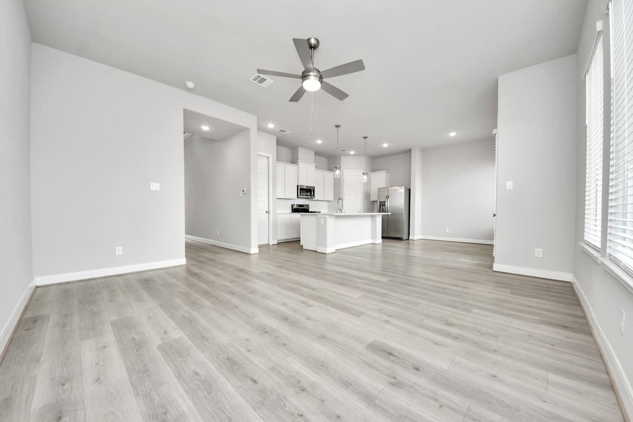 8910 Covenant Pl - Photo 7 of 39