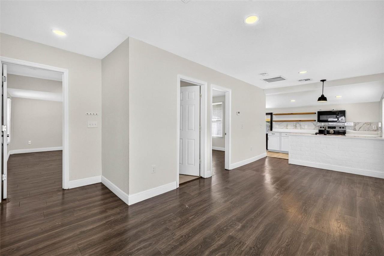 14352 Lawrence St - Photo 4 of 15