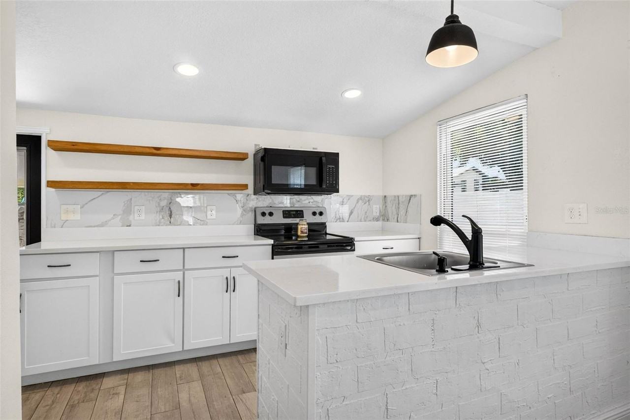 14352 Lawrence St - Photo 5 of 15