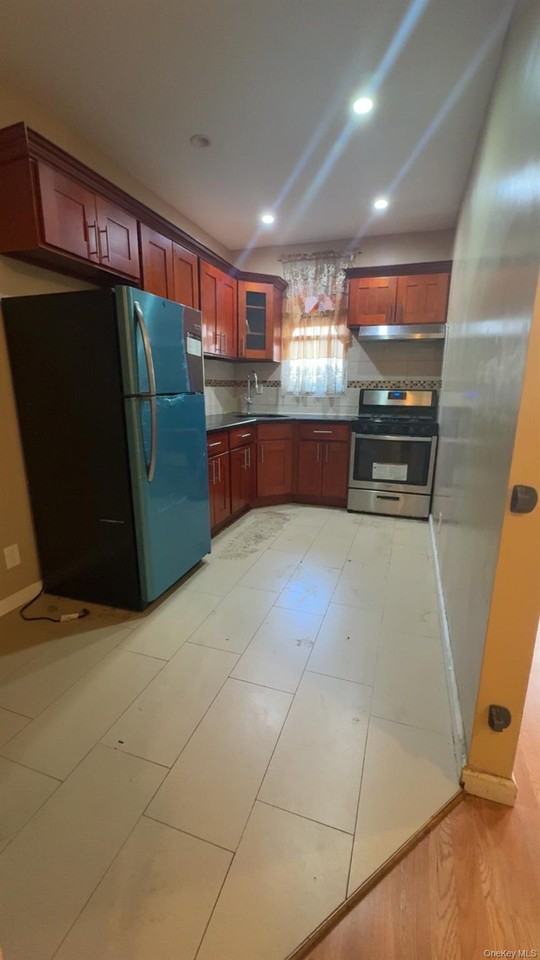 191 Graham Pl - Photo 2 of 13