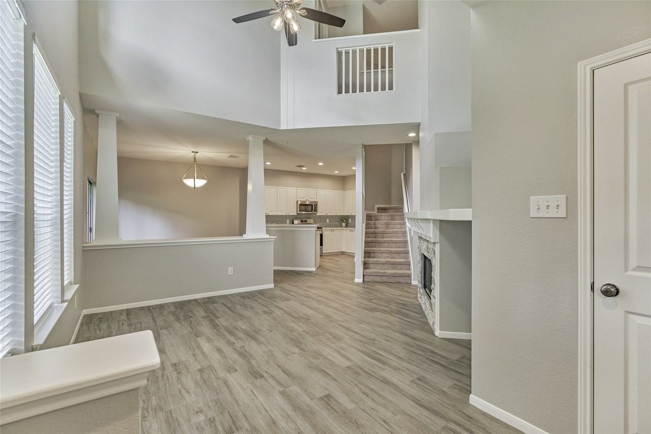 25 Scarlet Woods Ct - Photo 4 of 40