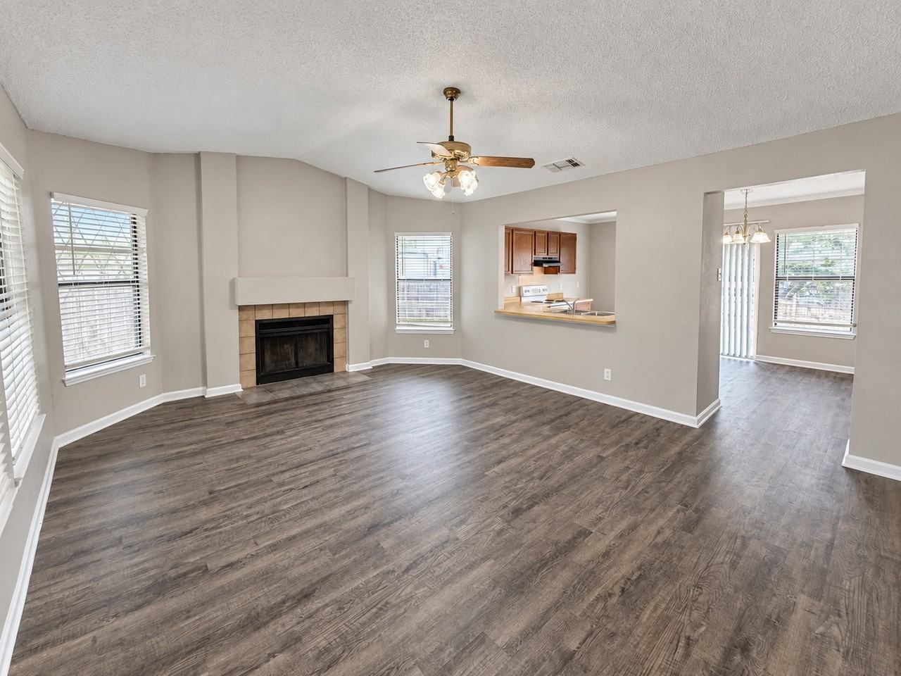 6111 Feather Nest Ln - Photo 4 of 20