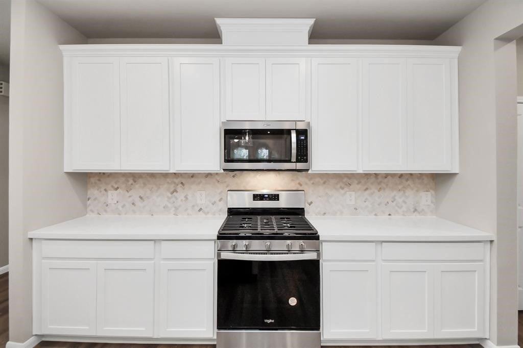 5810 Linda Cove Ln - Photo 4 of 41