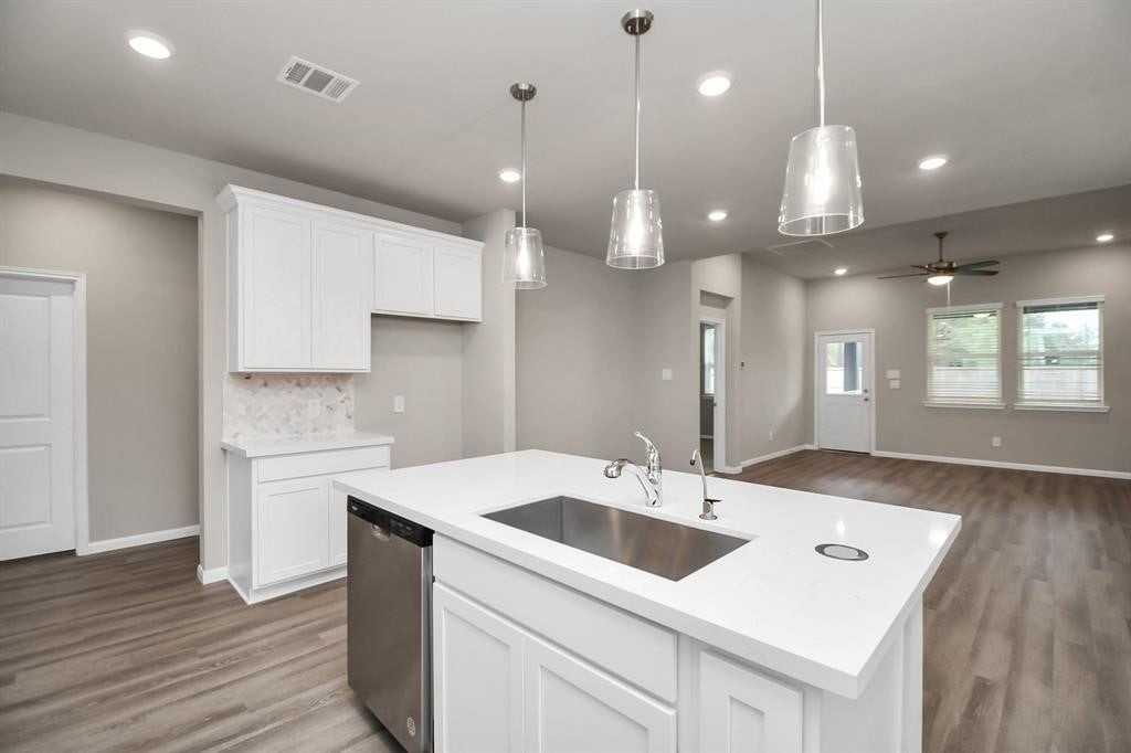 5810 Linda Cove Ln - Photo 6 of 41
