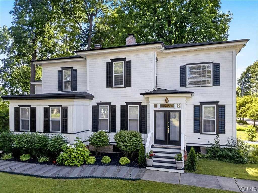 312 Elm St - Photo 2 of 34