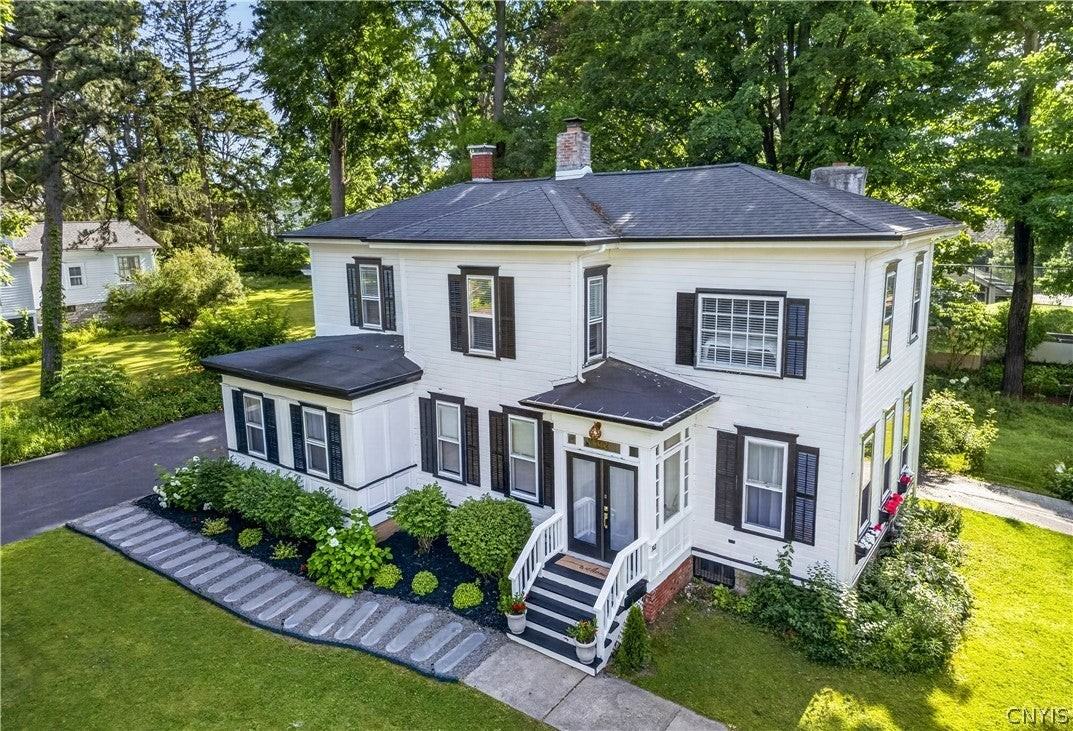 312 Elm St - Photo 3 of 34