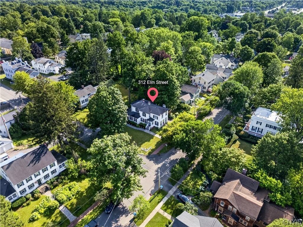 312 Elm St - Photo 4 of 34