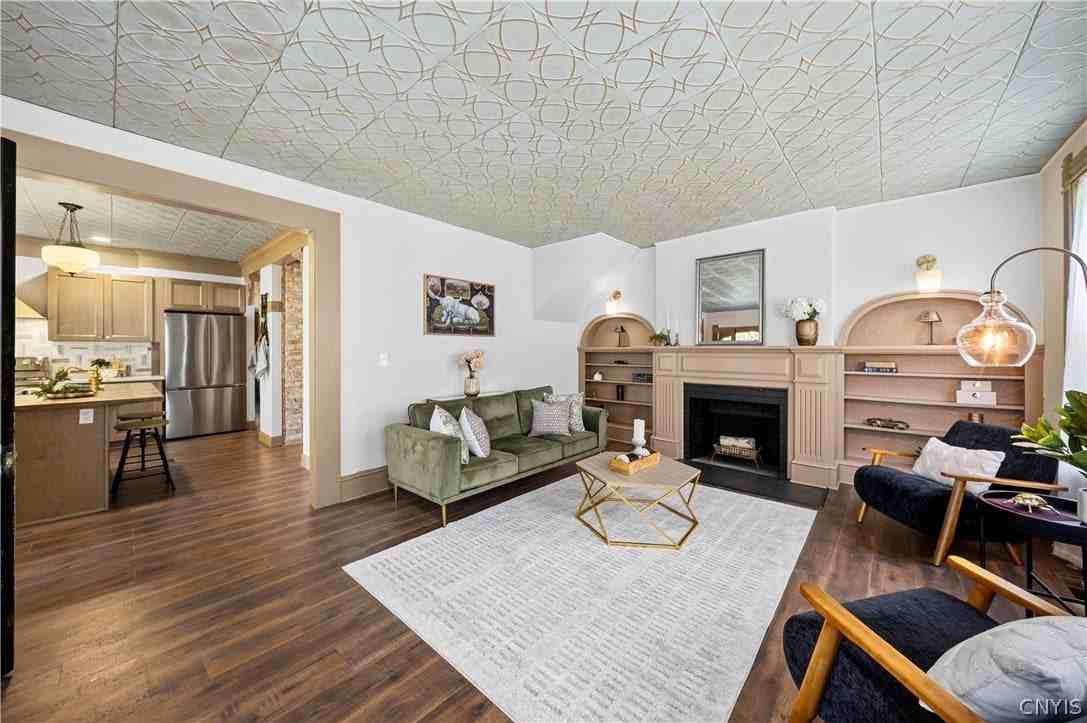 312 Elm St - Photo 6 of 34
