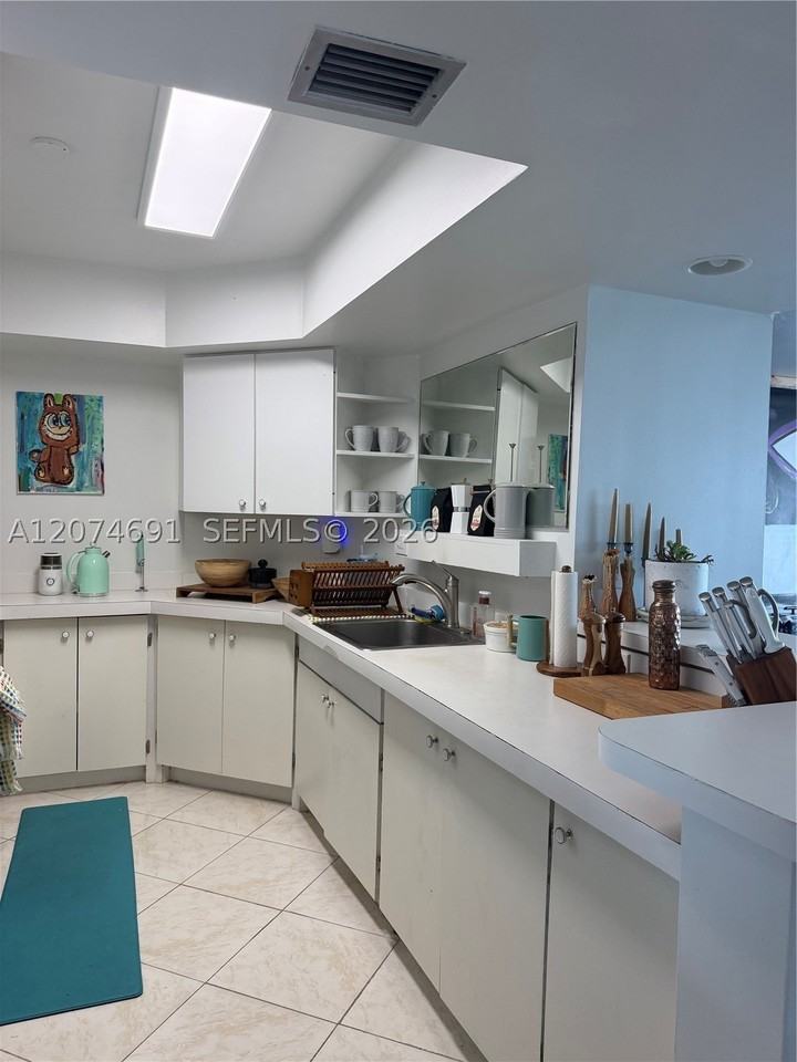 3111 N Ocean Dr #1611 - Photo 7 of 41