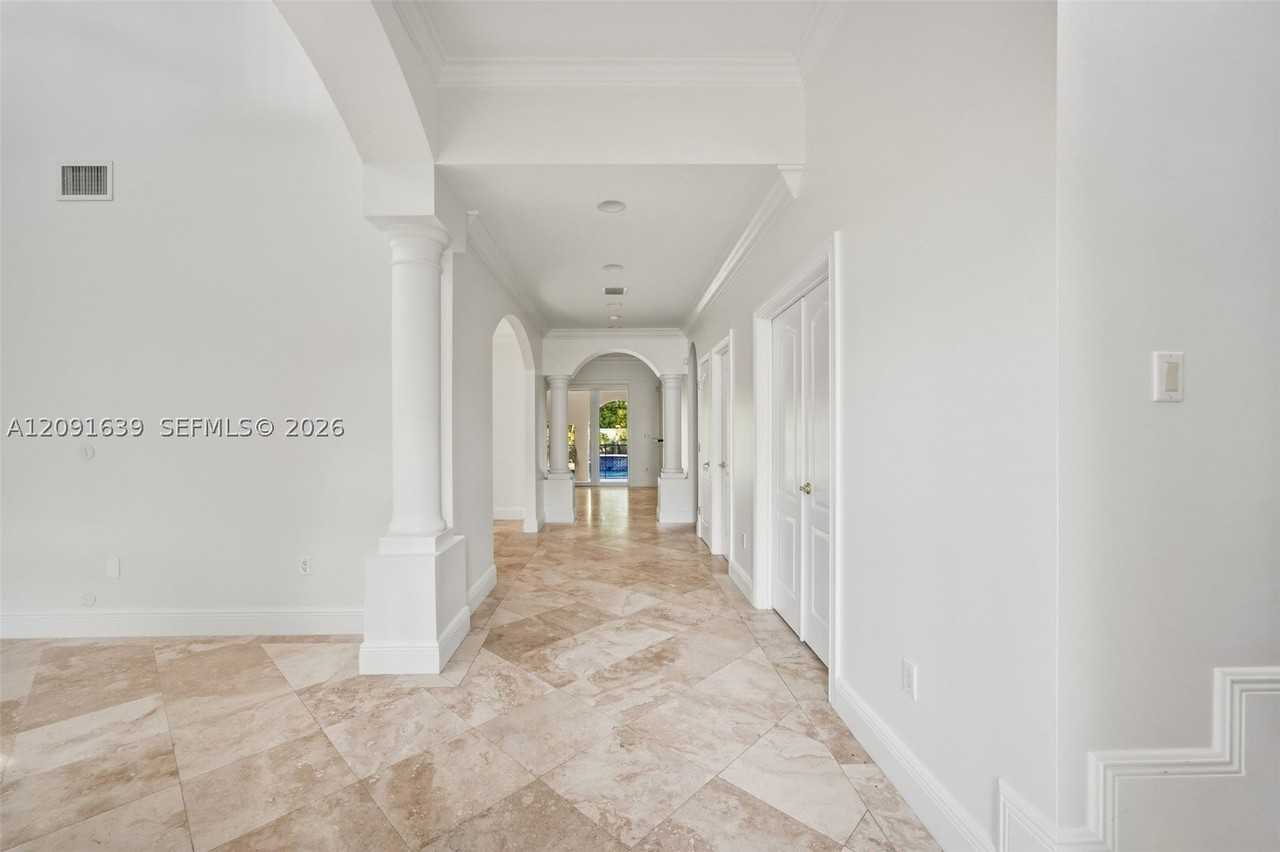 1650 Micanopy Ave - Photo 3 of 37
