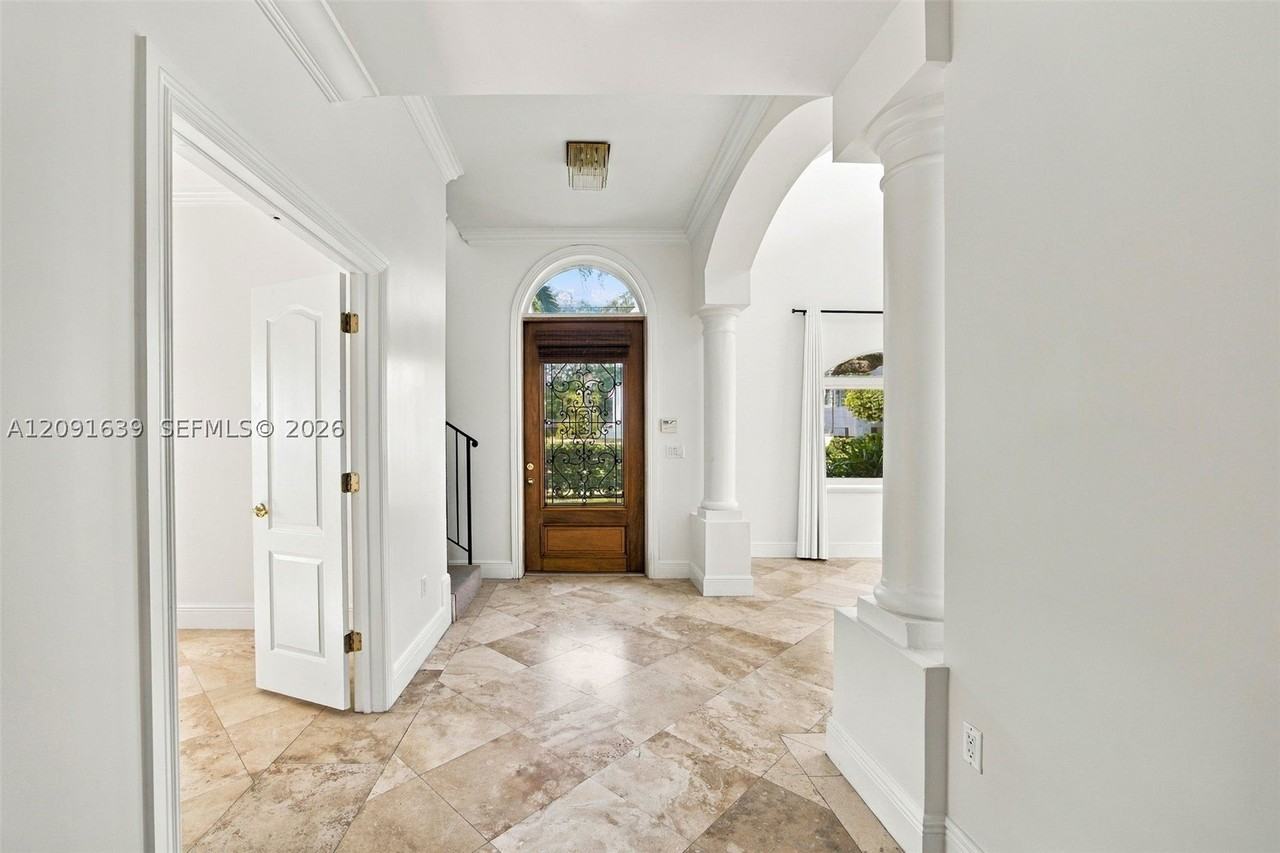 1650 Micanopy Ave - Photo 4 of 37