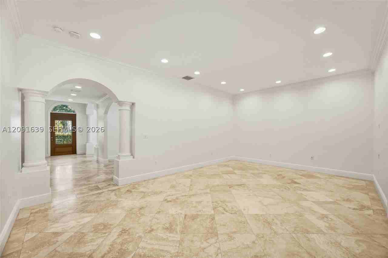 1650 Micanopy Ave - Photo 5 of 37