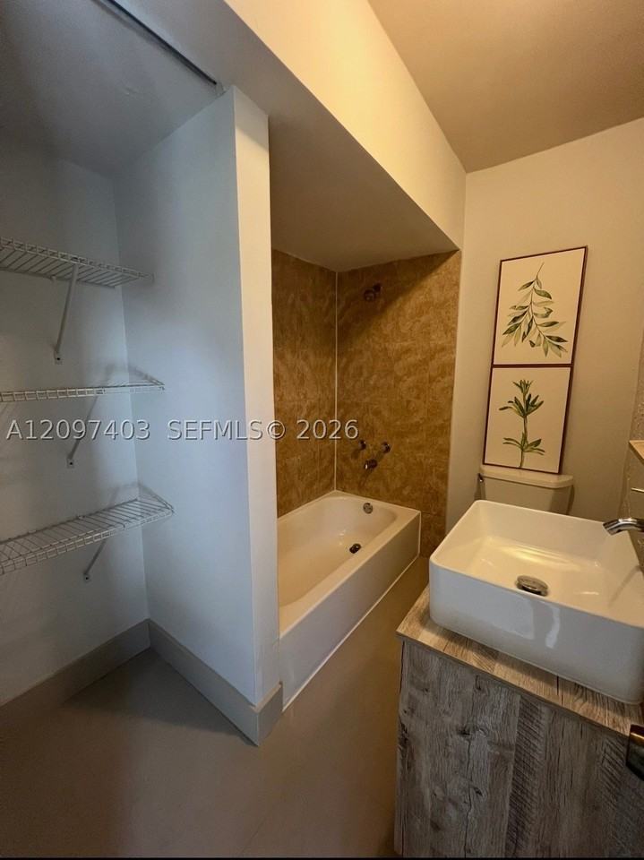 7844 Sw 57th Ter #0 - Photo 5 of 9