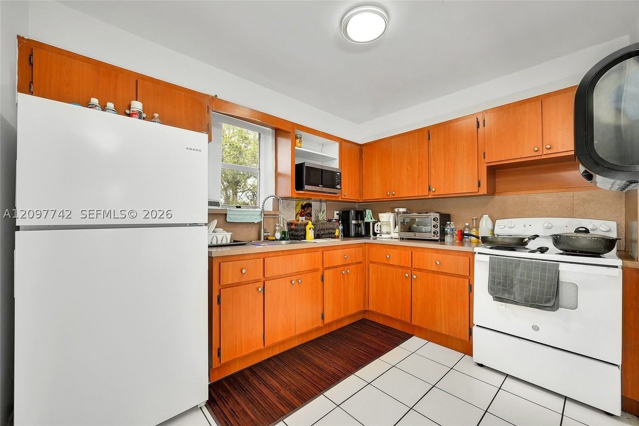 531 Nw 35th Ave #2 - Photo 4 of 17