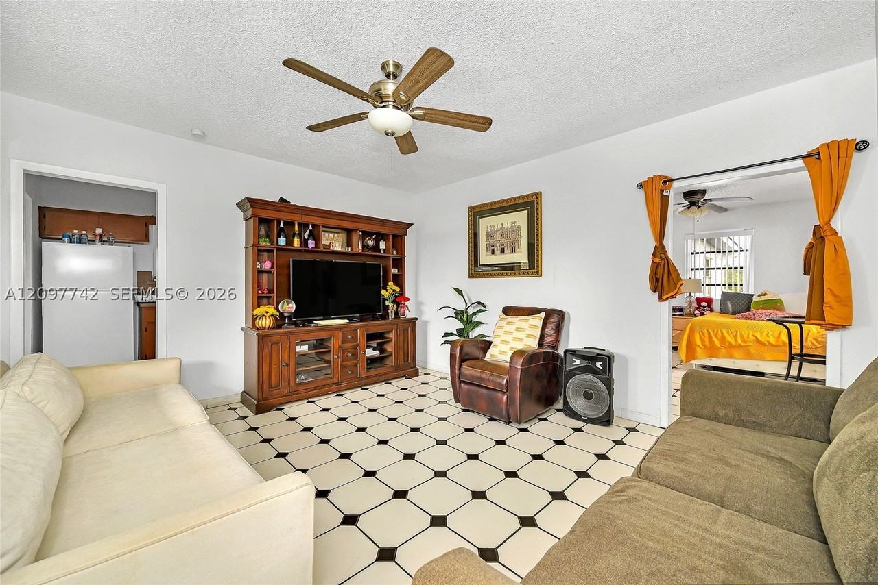 531 Nw 35th Ave #2 - Photo 5 of 17
