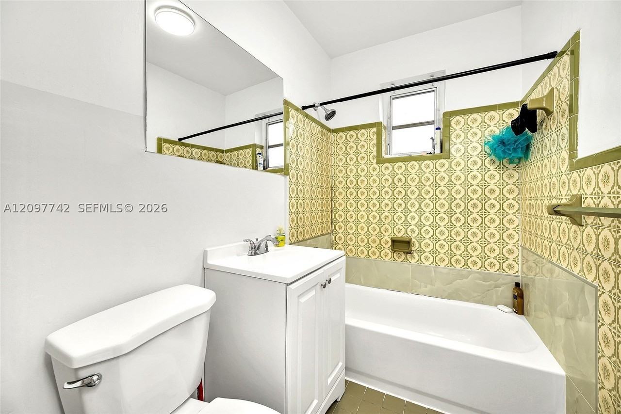 531 Nw 35th Ave #2 - Photo 6 of 17