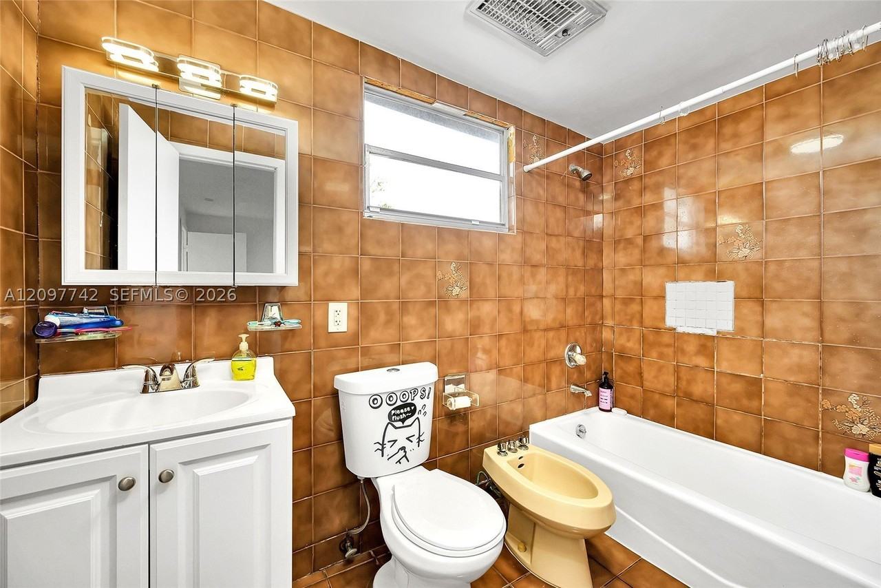 531 Nw 35th Ave #2 - Photo 7 of 17