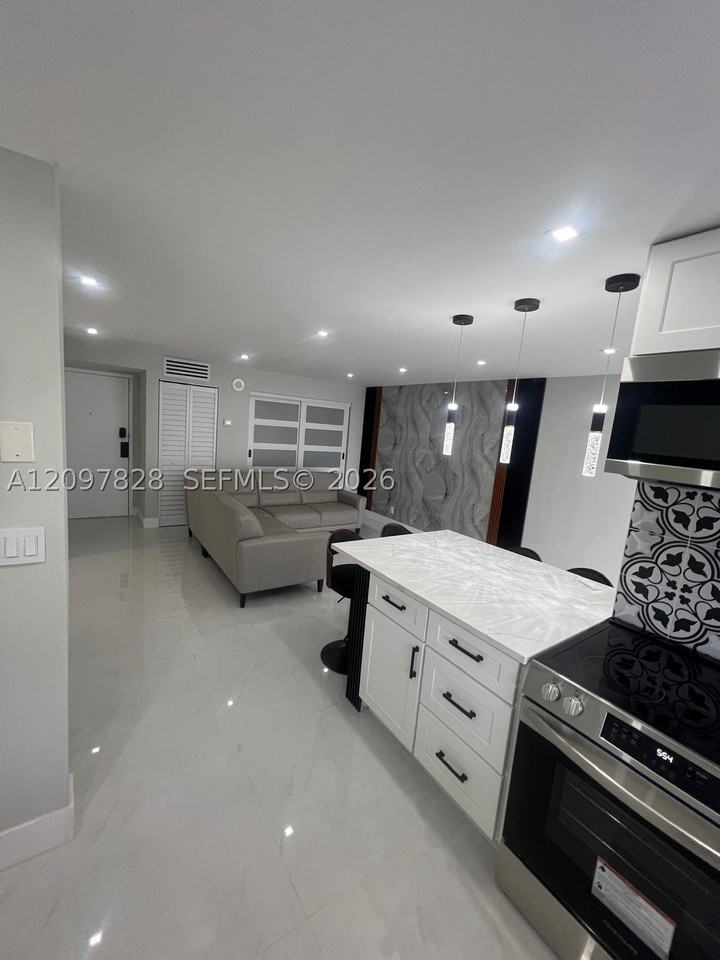 17021 N Bay Rd #814 - Photo 3 of 13